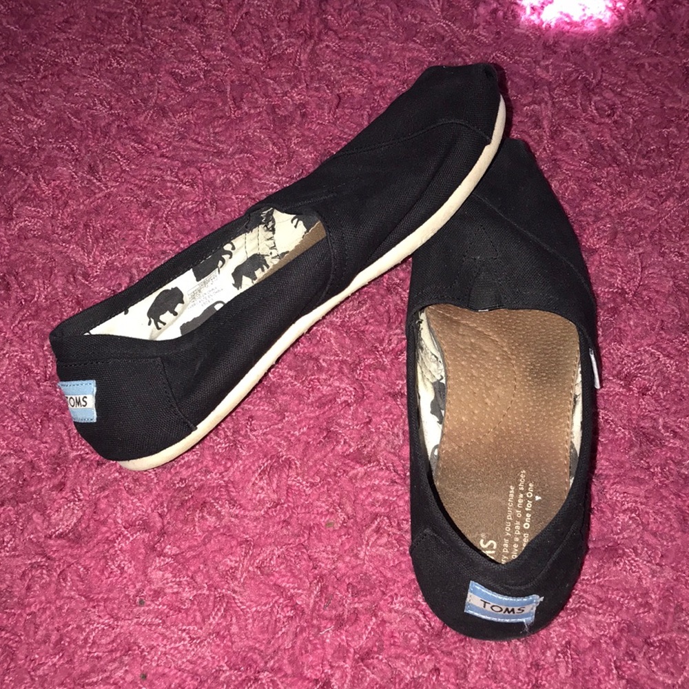 Black canvas TOMS